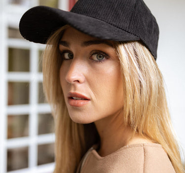 BONÉ ELEANOR BLACK.